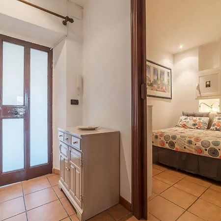 Guesthost - Colosseo & San Clemente Cozy Flat Daire *