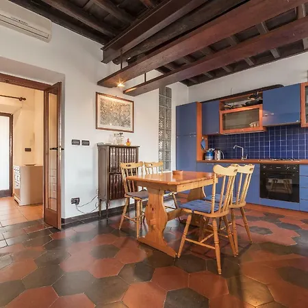 Guesthost - Colosseo & San Clemente Cozy Flat Daire *