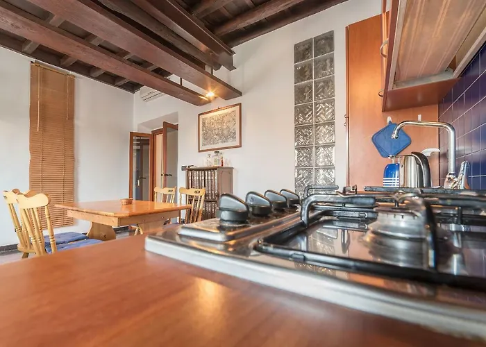 Guesthost - Colosseo & San Clemente Cozy Flat * Rome